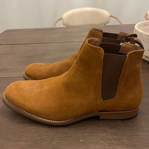 Brown men’s dress boots.